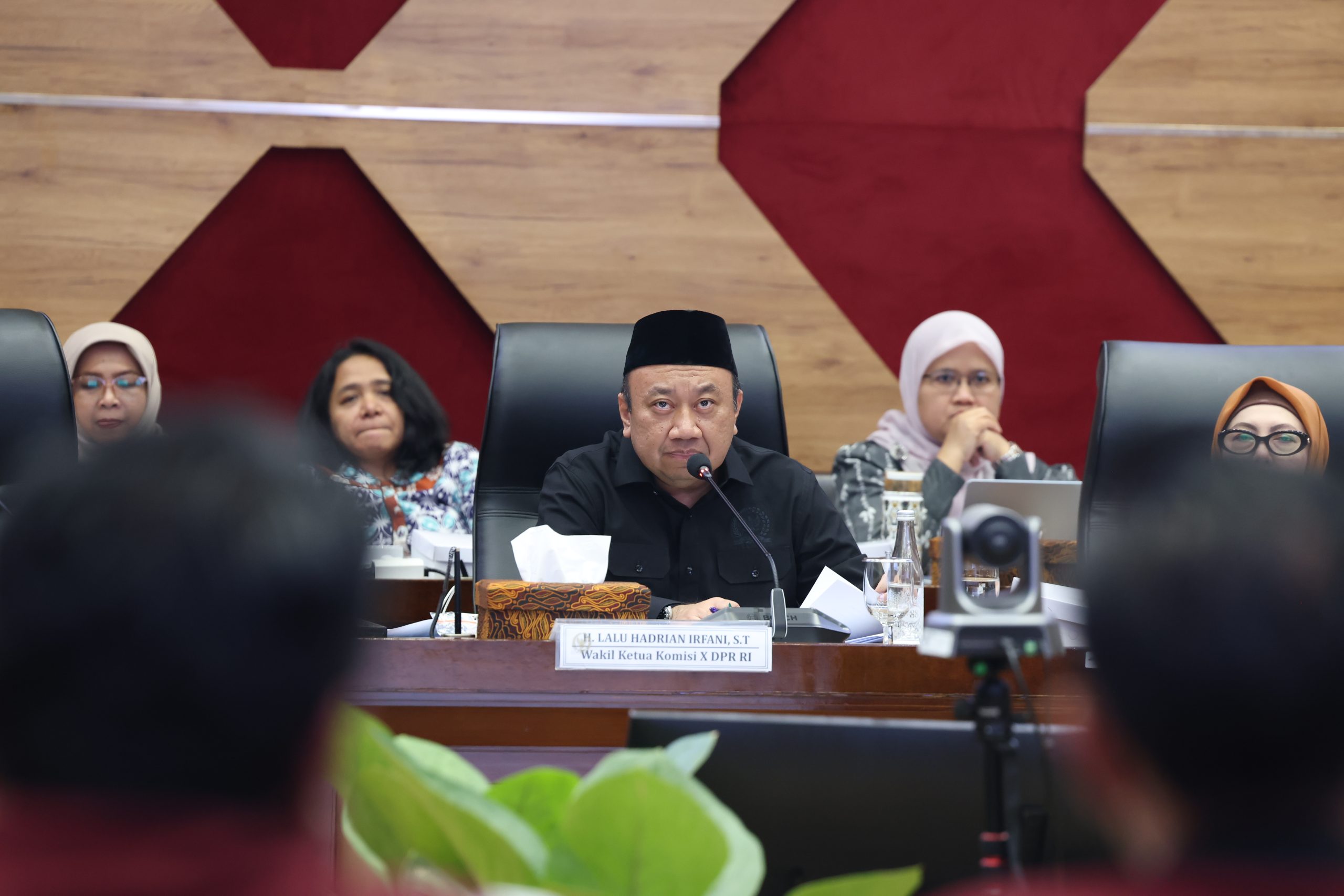 83,5 Persen Guru Sekolah Umum dan Madrasah Non-ASN Gaji Memprihatinkan, Komisi X DPR Pastikan Ada Standar Upah Minimum di RUU Sisdiknas